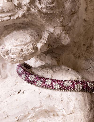 Bracciale a Fascia Snodata in Oro Bianco, con Rubini e Diamanti