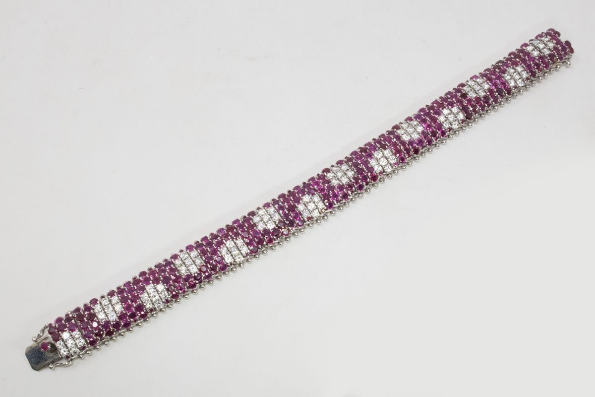 Bracciale a Fascia Snodata in Oro Bianco, con Rubini e Diamanti