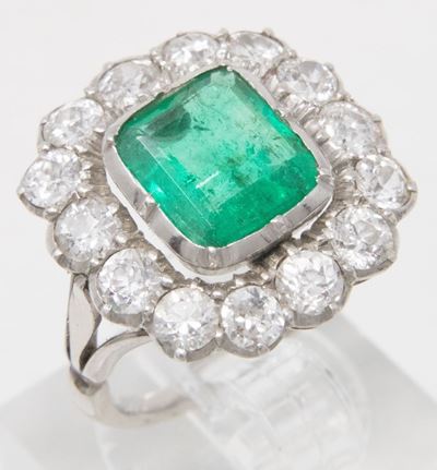 Anello in Platino con Smeraldo e Brillanti