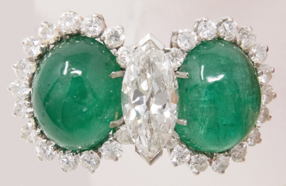 Anello in Oro Bianco con Smeraldi, Diamante e Brillanti