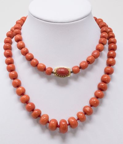 Collana in Oro Giallo e Corallo Rosso