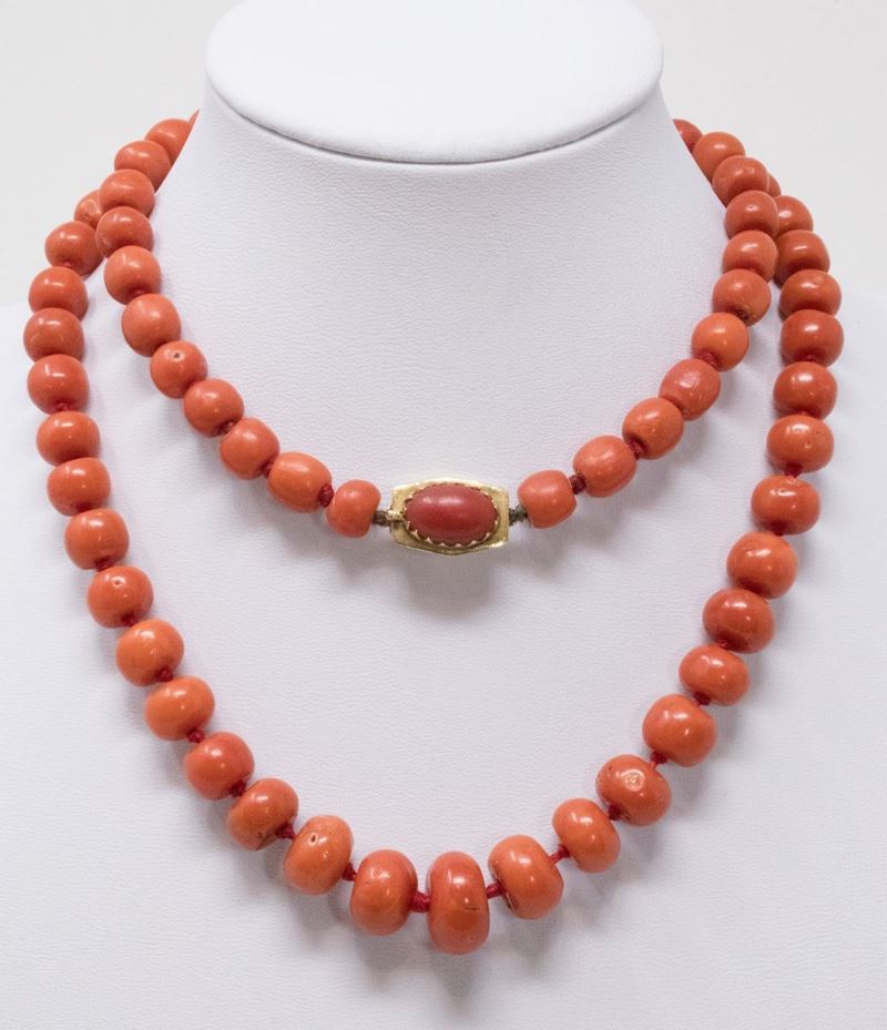 Collana in Oro Giallo e Corallo Rosso