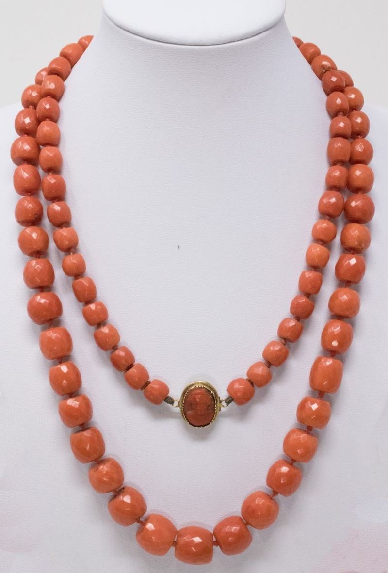 Collana in Oro Giallo e Corallo Rosso