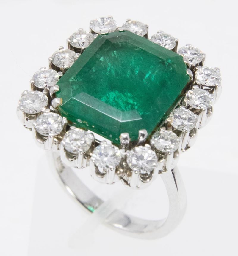 Anello in Platino con Smeraldo e Diamanti