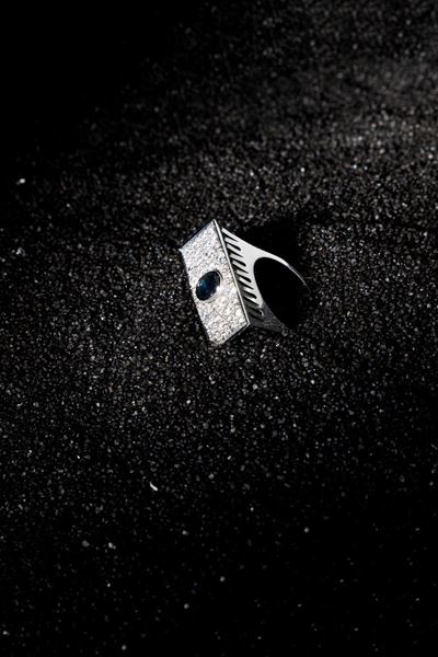 Anello in Oro Bianco con Zaffiro e Brillanti
