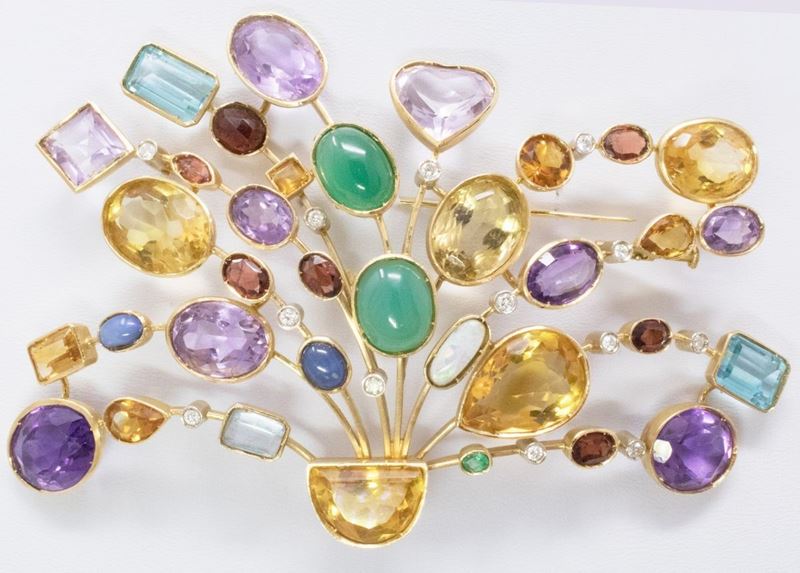 Grande spilla in oro giallo con pietre e brillanti