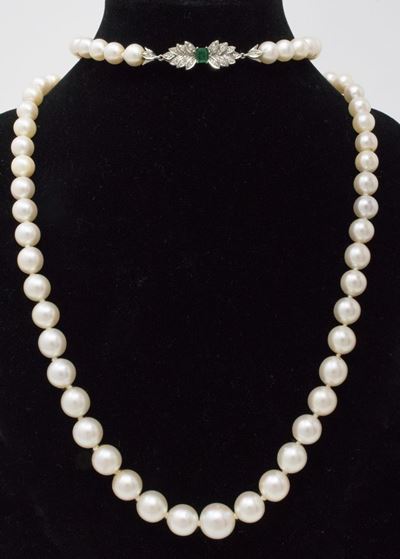 Collana di Perle con Smeraldo e Diamanti
