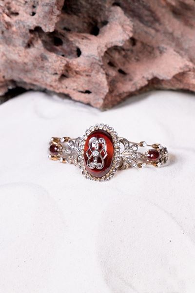 Bracciale Rigido in Oro Giallo, Argento, Ambra, Rose di Diamante e Piccoli Brillanti