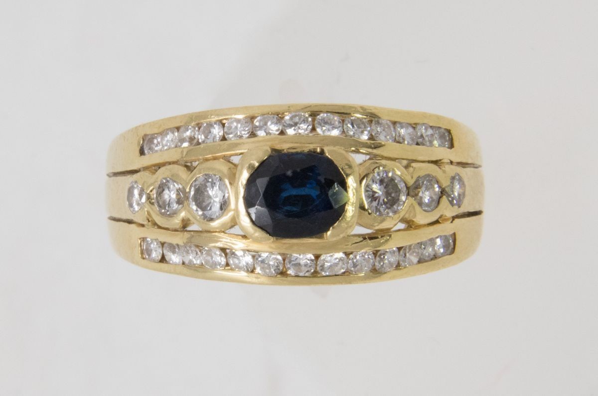 Anello a Fascia in Oro Giallo con Zaffiro e Brillanti