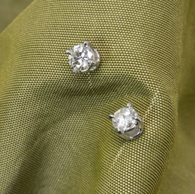 Orecchini Punto Luce in Oro Bianco e Diamanti