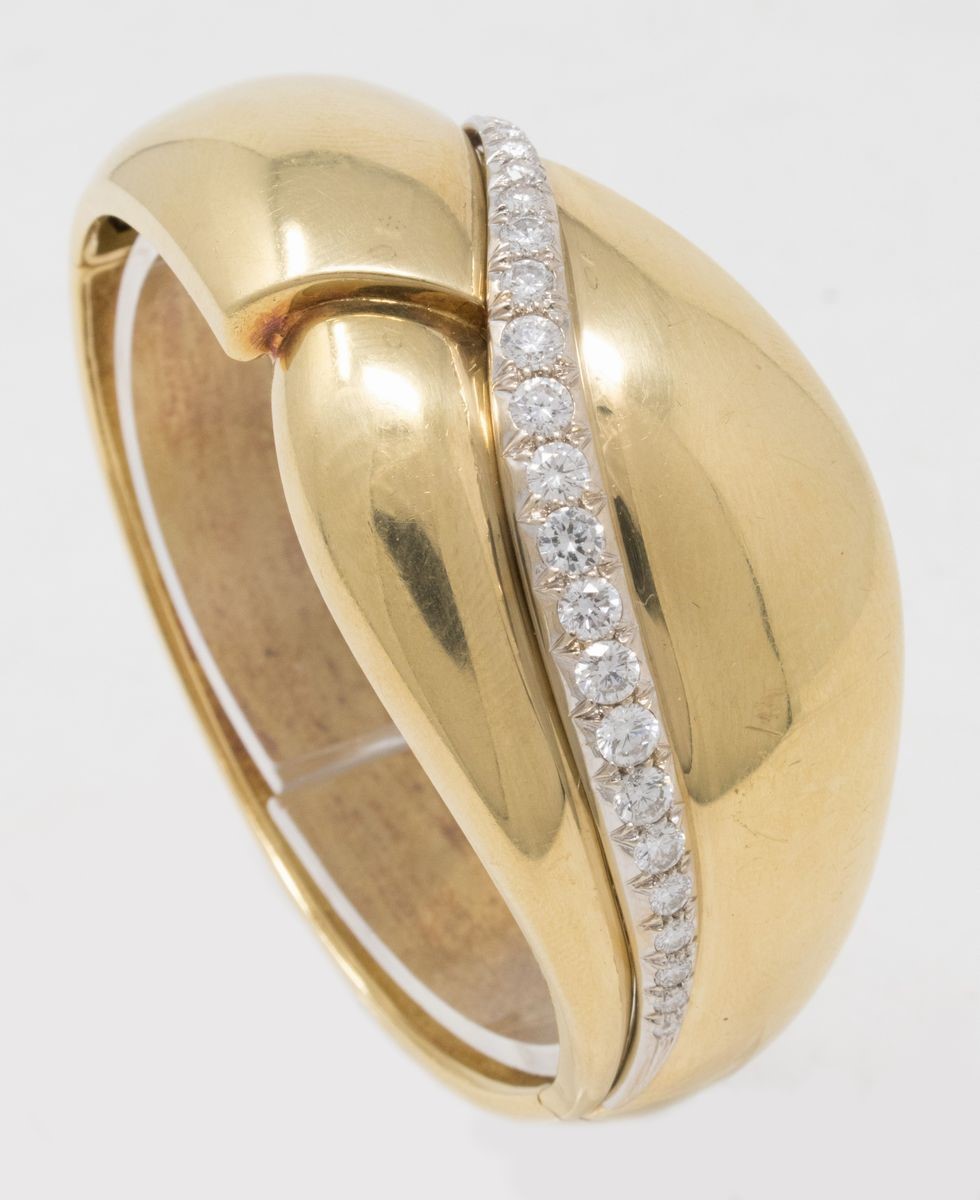 Bracciale Rigido in Oro Giallo e Diamanti