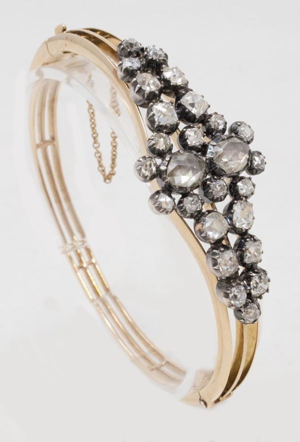 Bracciale rigido in oro rosa, argento e diamanti
