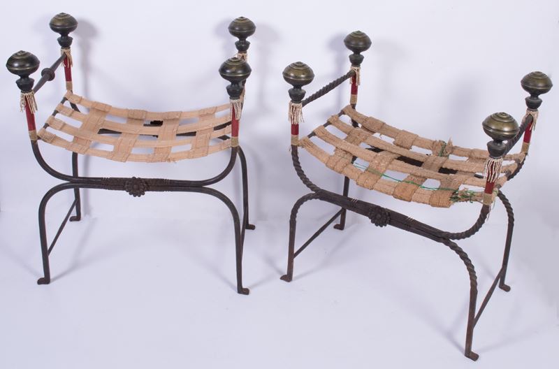 Due faldistori in ferro battuto